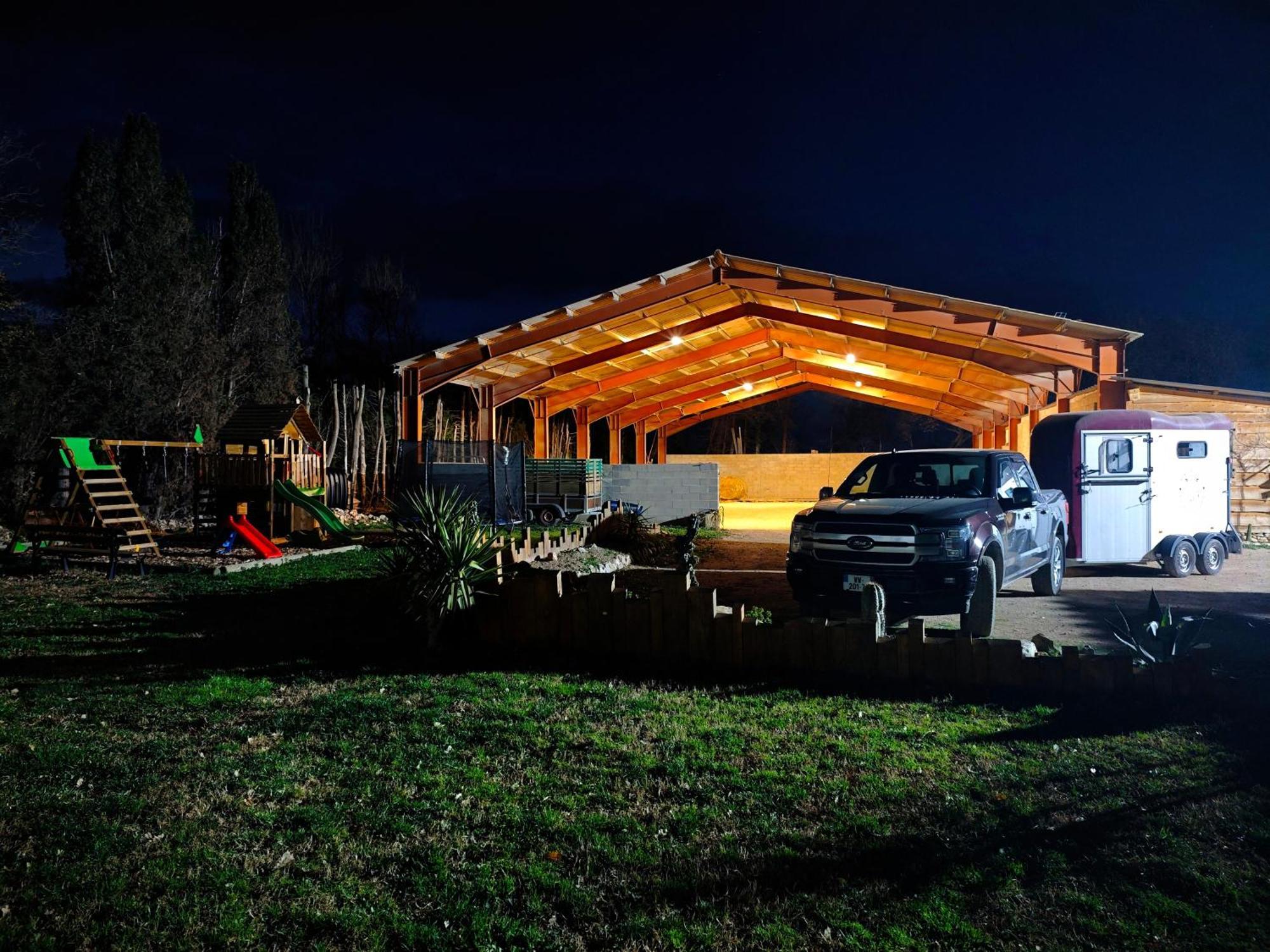 Appartement Insolite Au Ranch Wamakiti Le Soler Exteriör bild